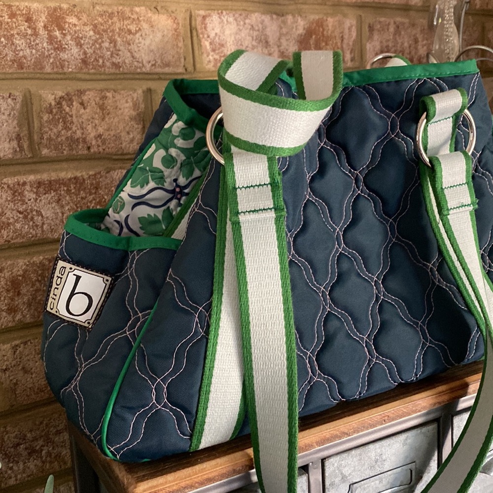CINDY B TRAVEL SHOULDER BAG NEW NO TAG - Picture 2 of 8
